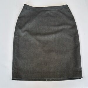 Ann Taylor grey pencil skirt. NWT. Size 6.